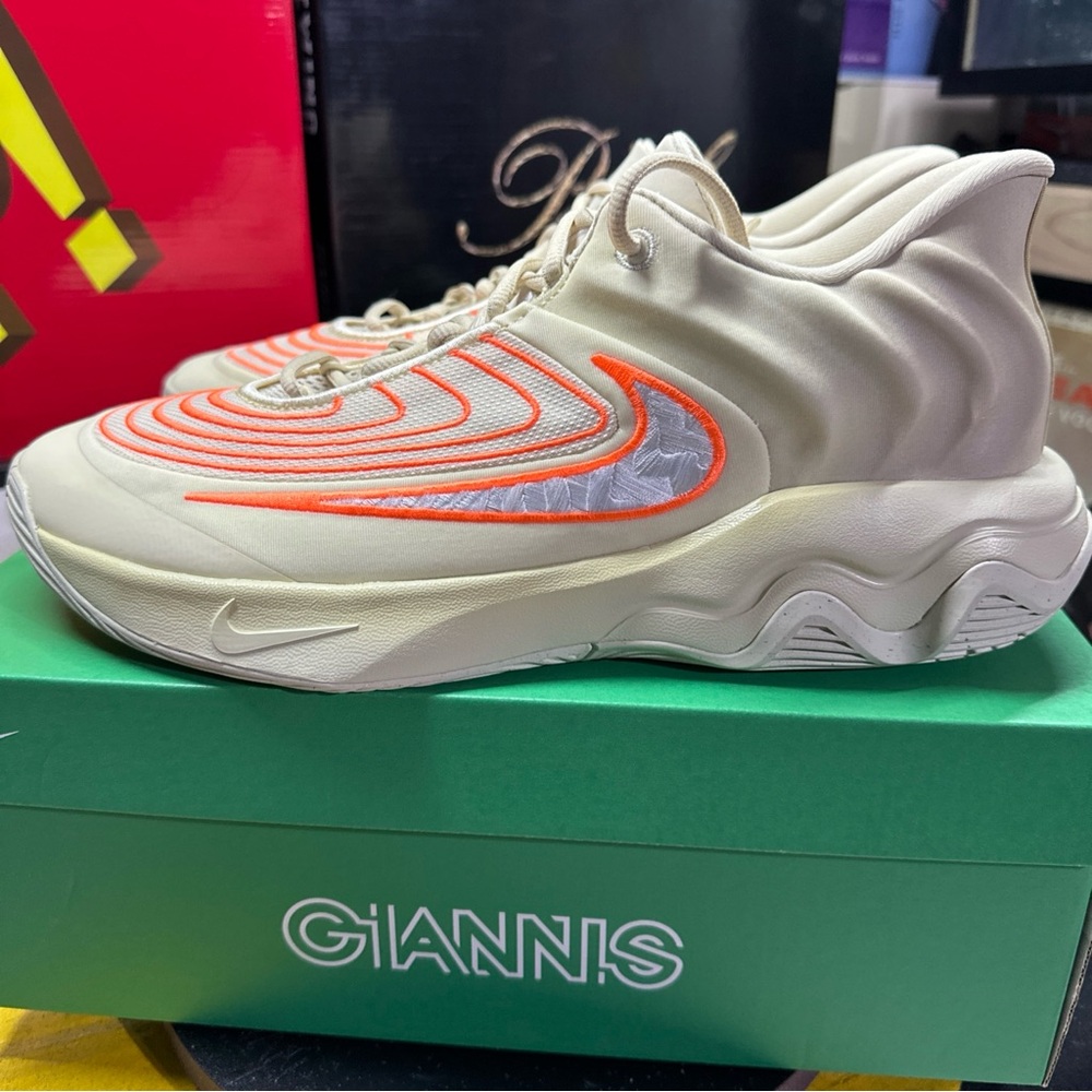 Nike Giannis Immortality 4 Light Khaki Size 12